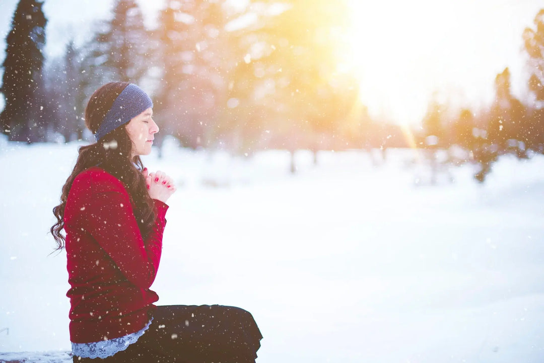 Meditation zur Stressbewältigung im Winter.